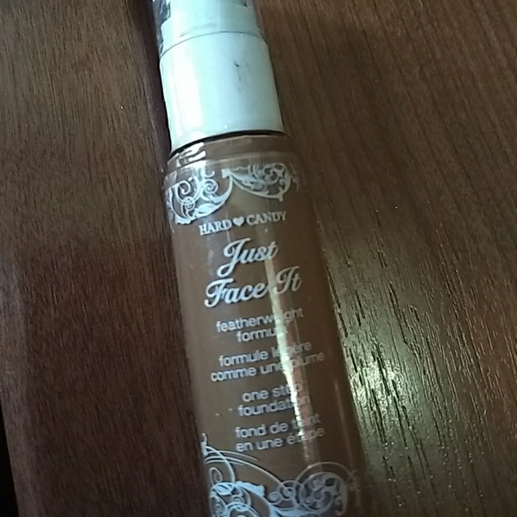 NWT Hard Candy makeup bundle of 3 with free mirror - Picture 3 of 5